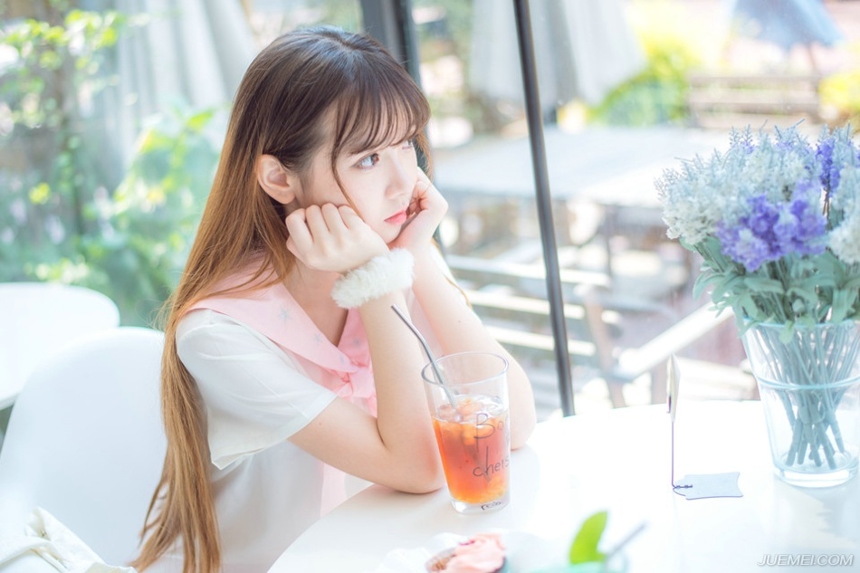 孩子真情流露的时候，好似总是背着你们，你们向我显明最深的爱的时候，也好似恰巧在文章里偷偷的写出来，什么时候我才肯明明白白的将这份真诚在我们有限的生命里向你们交代得清清楚楚呢